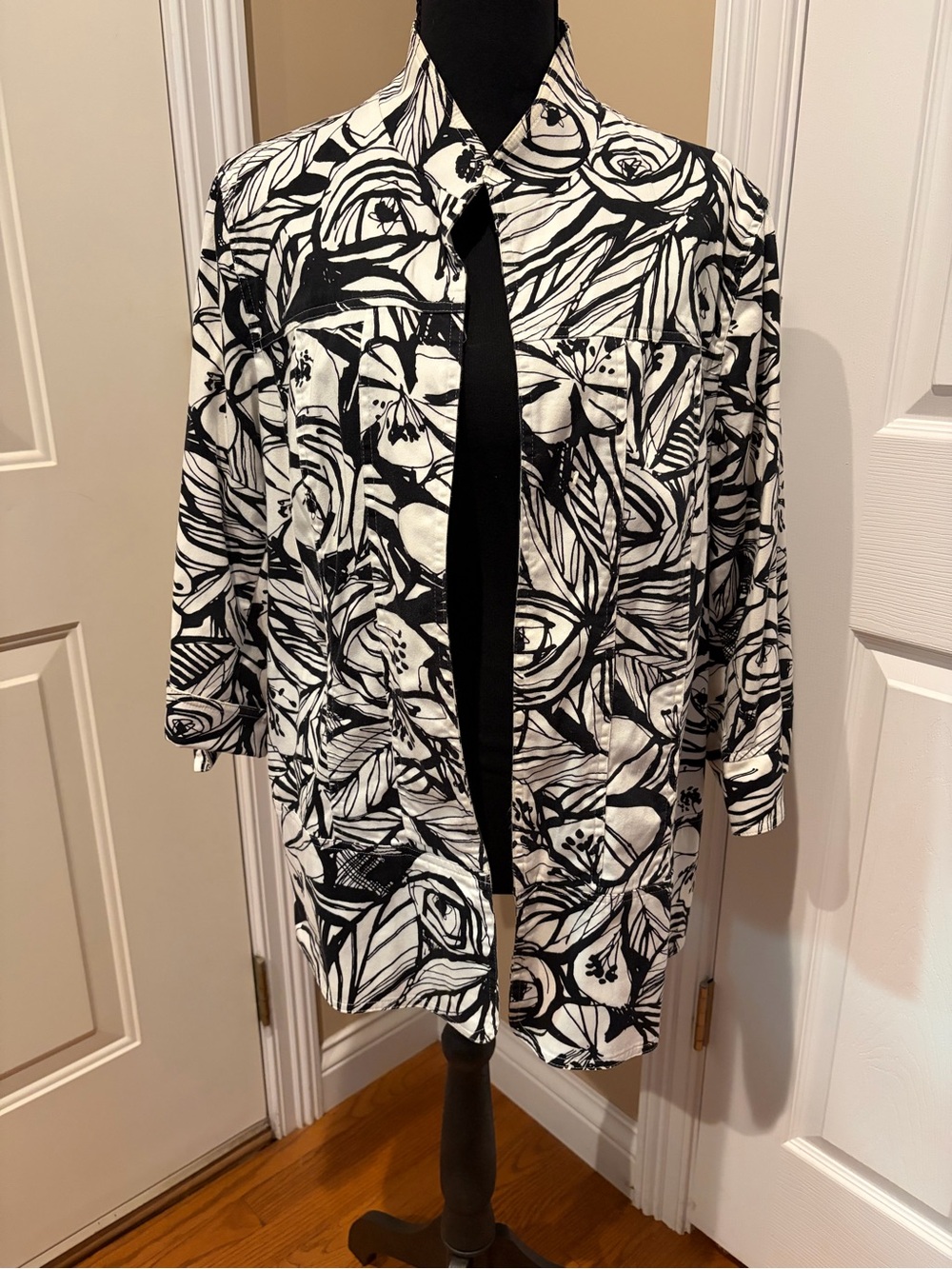 Coldwater Creek Black and White Floral Open Blazer